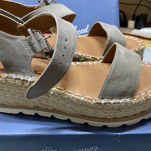 Womens Universal thread GRAY/ADEA Size: 8